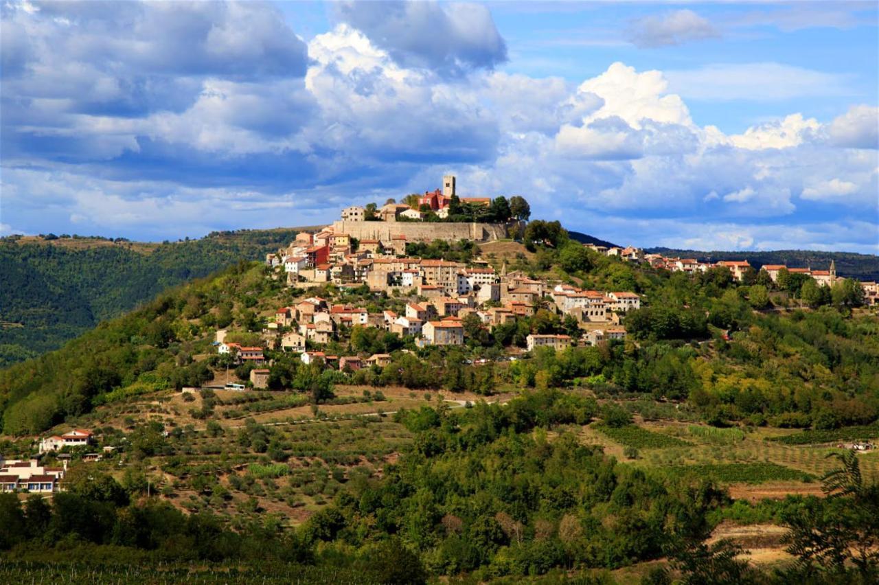 Apartment Parenzana, Little Row House With Big Green Yard In Central Istria Rakotule Luaran gambar